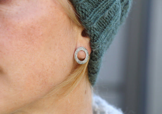 The happy  crossing (Stg925)