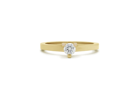 4mm moissanite solitaire (Yellow or rose gold)