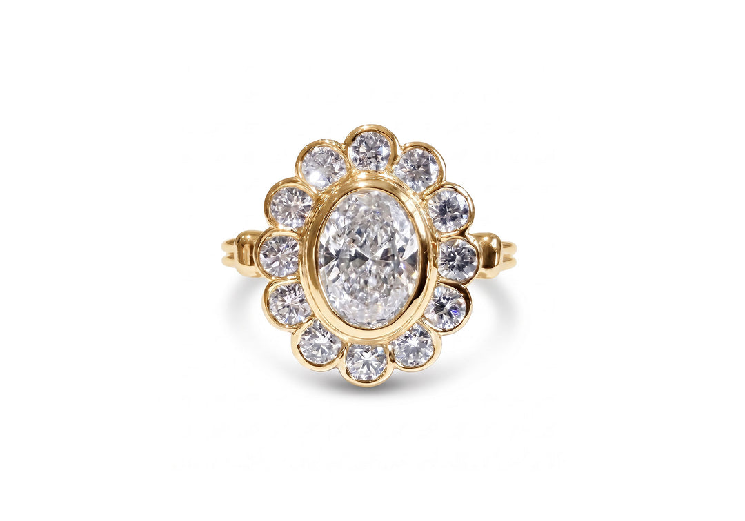 Bague de fiançailles marguerite avec diamants de laboratoire ovale et or jaune