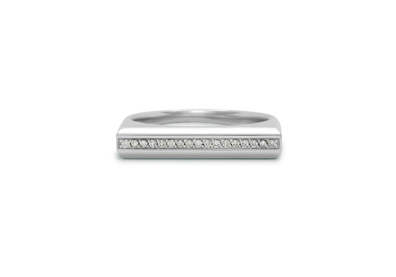 Classy ring signet paved
