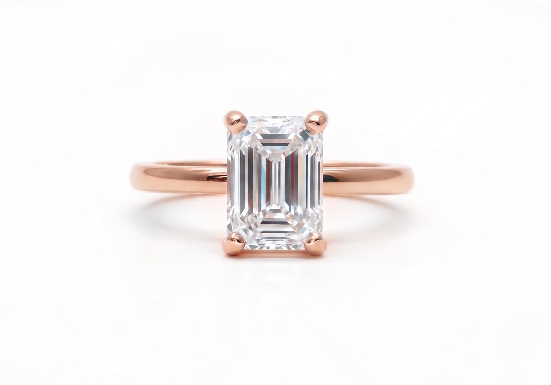 Bague solitaire L'exquise coupe émeraude en or rose – Flamme en Rose