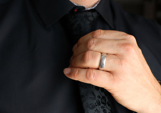 The lake dweller (Stg925)