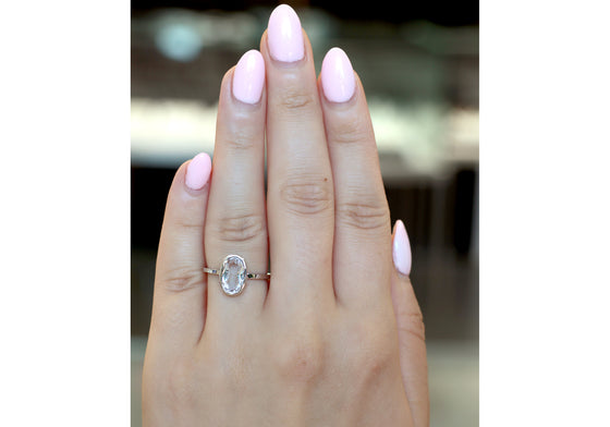 Ring with oval pink tourmaline