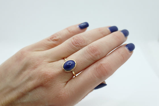 Ring with lapis lazuli