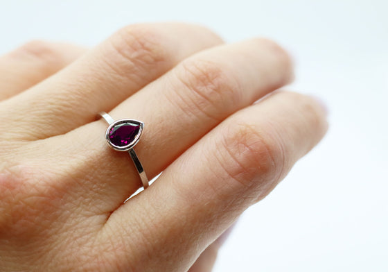 Solitaire with rhodolite garnet