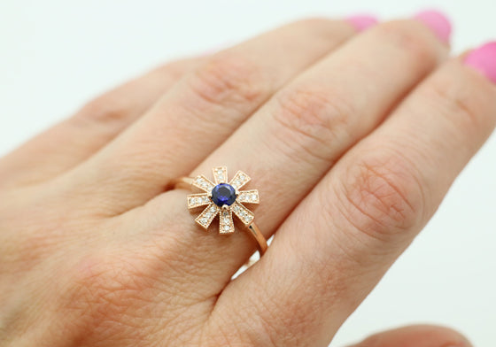 Art Deco style flower ring with sapphire