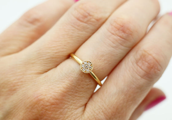 Solitaire with diamond pavé