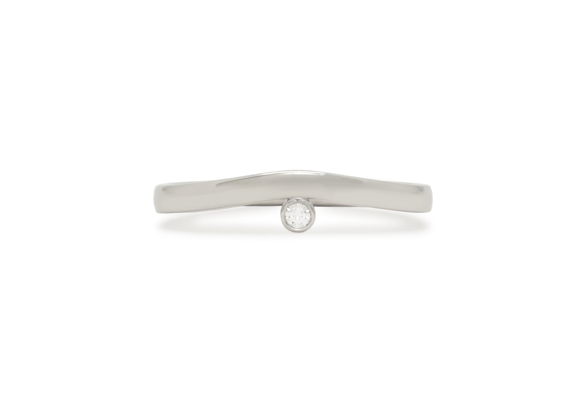 Minimalist ring with diamond