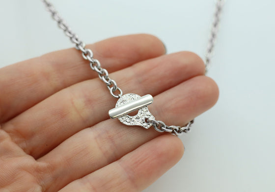 Unisex sterling silver chain with textured clasp