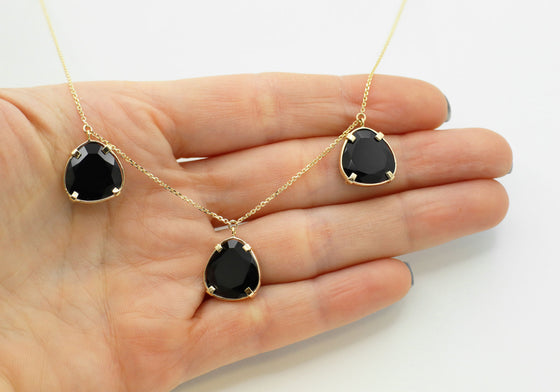 Three onyx medallion necklace