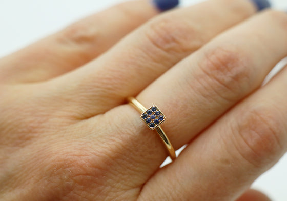 Square ring with sapphire pavé