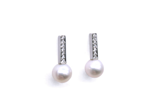 Timeless Diamonds and pearls