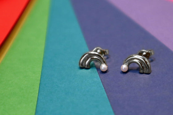 Mini rainbow and pearl earrings (Stg925)