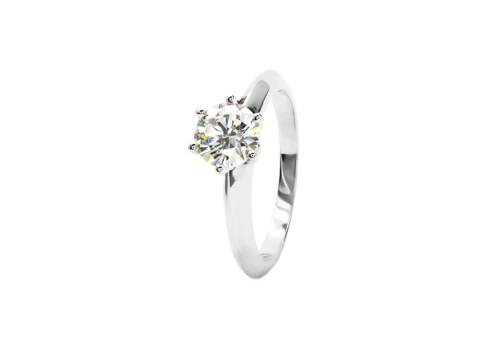 Bague en or blanc solitaire 6 griffes avec pierre de 1.1 carat