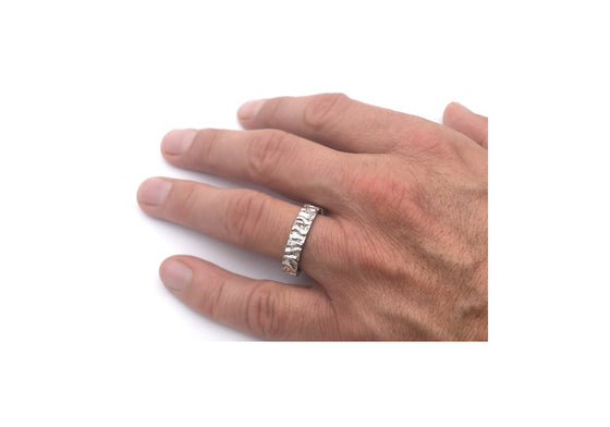 The river adventurer (Stg925)